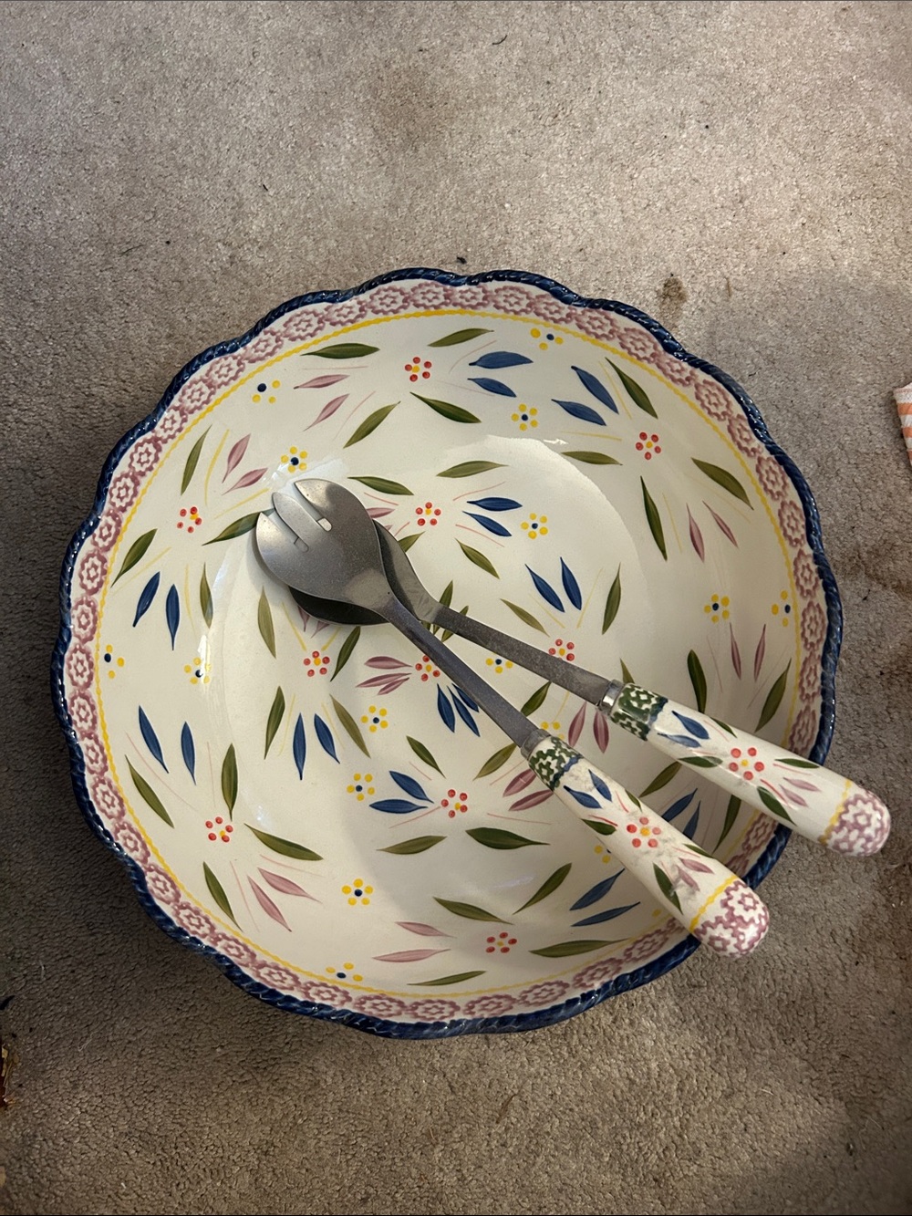 Temp-Tations Confetti Old World 14”Scolloped Serving Bowl